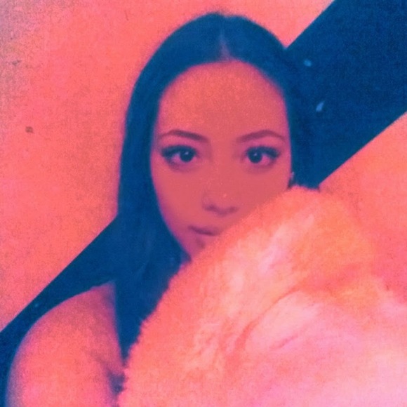 Meet your Posher, Enya - Picture 1 of 1